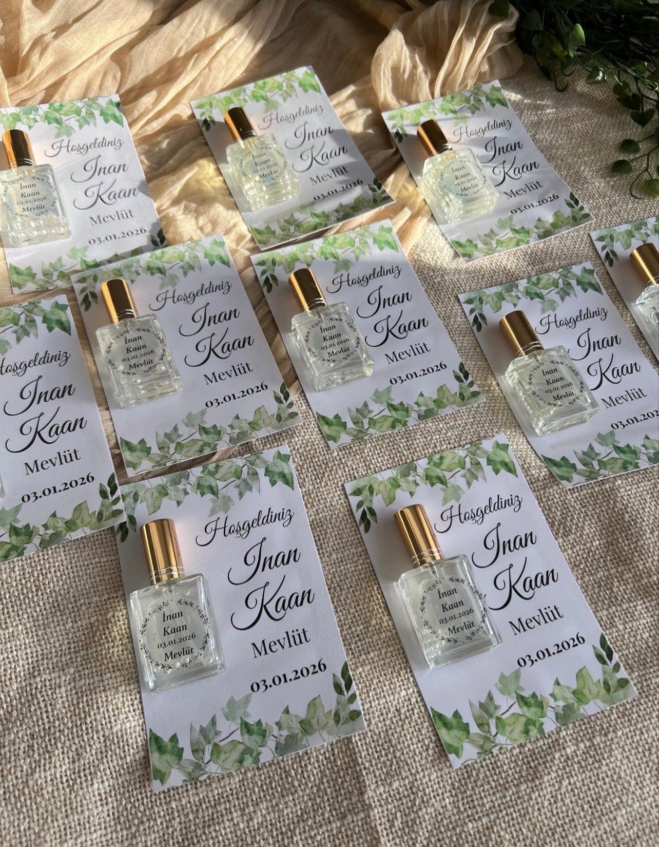 Gastgeschenke zur Mevlüt: Personalisierte Karte mit Parfum-Fläschchen