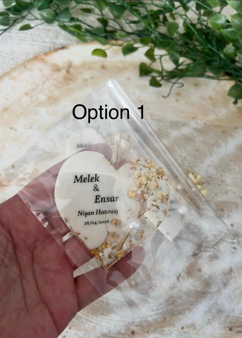 Personalisiertes Resin-Herz als Gastgeschenk