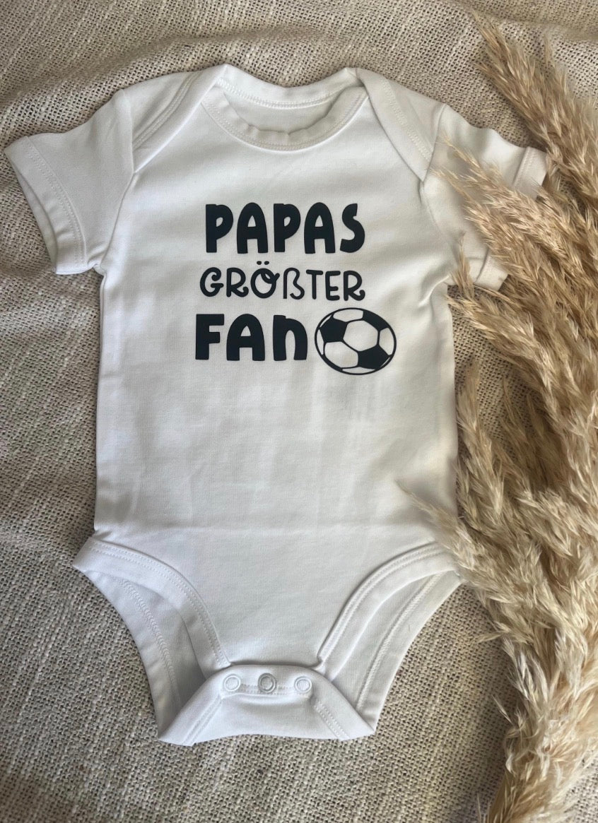 Baby Body - Papas größter Fan - Mit Wunschname und Rückennummer