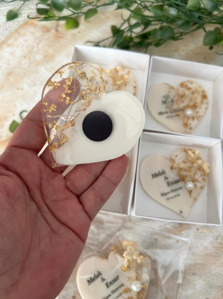 Personalisiertes Resin-Herz als Gastgeschenk
