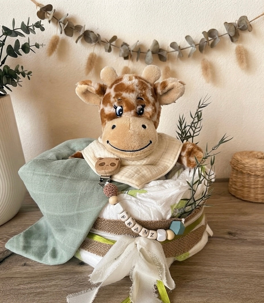 Windeltorte, personalisiert mit Namen  Babygeschenk Geburt, Taufe/ Babyshower-  Teddybär, Giraffe, Löwe, mit Schnullerkette und Babysocken