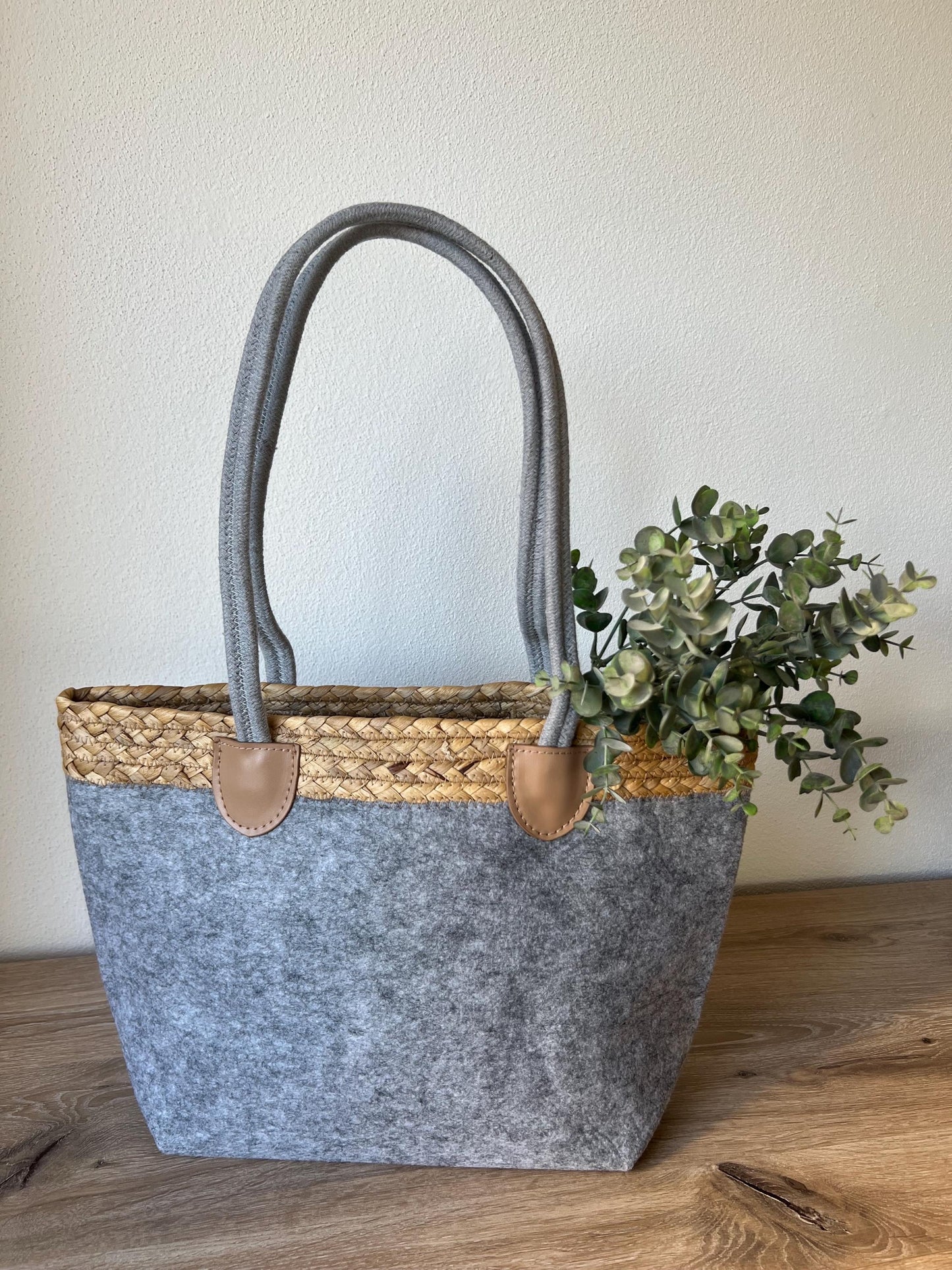 Filztasche,  mit gewebtem Rand,Shopper, Umhängetasche, Geschenkidee, Erzieherin mit Herz, Nachbarin mit Herz, Oma, Lieblingskollegin