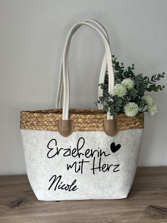 Filztasche,  mit gewebtem Rand,Shopper, Umhängetasche, Geschenkidee, Erzieherin mit Herz, Nachbarin mit Herz, Oma, Lieblingskollegin