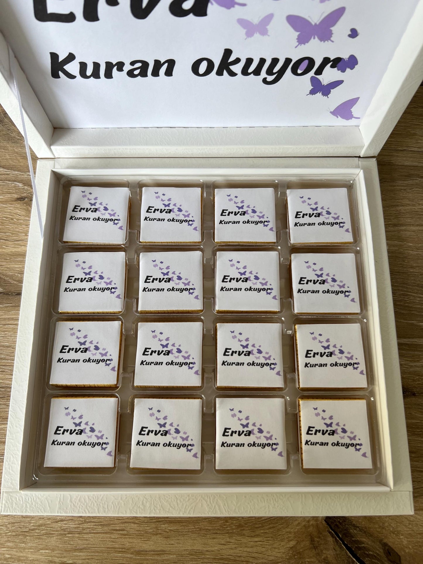 Schokobox personalisiert mit Ihrem Wunschdatum und Namen, Kuran okuyor,  Verlobung oder Hochzeit, Pralinenschachtel, Gastgeschenk