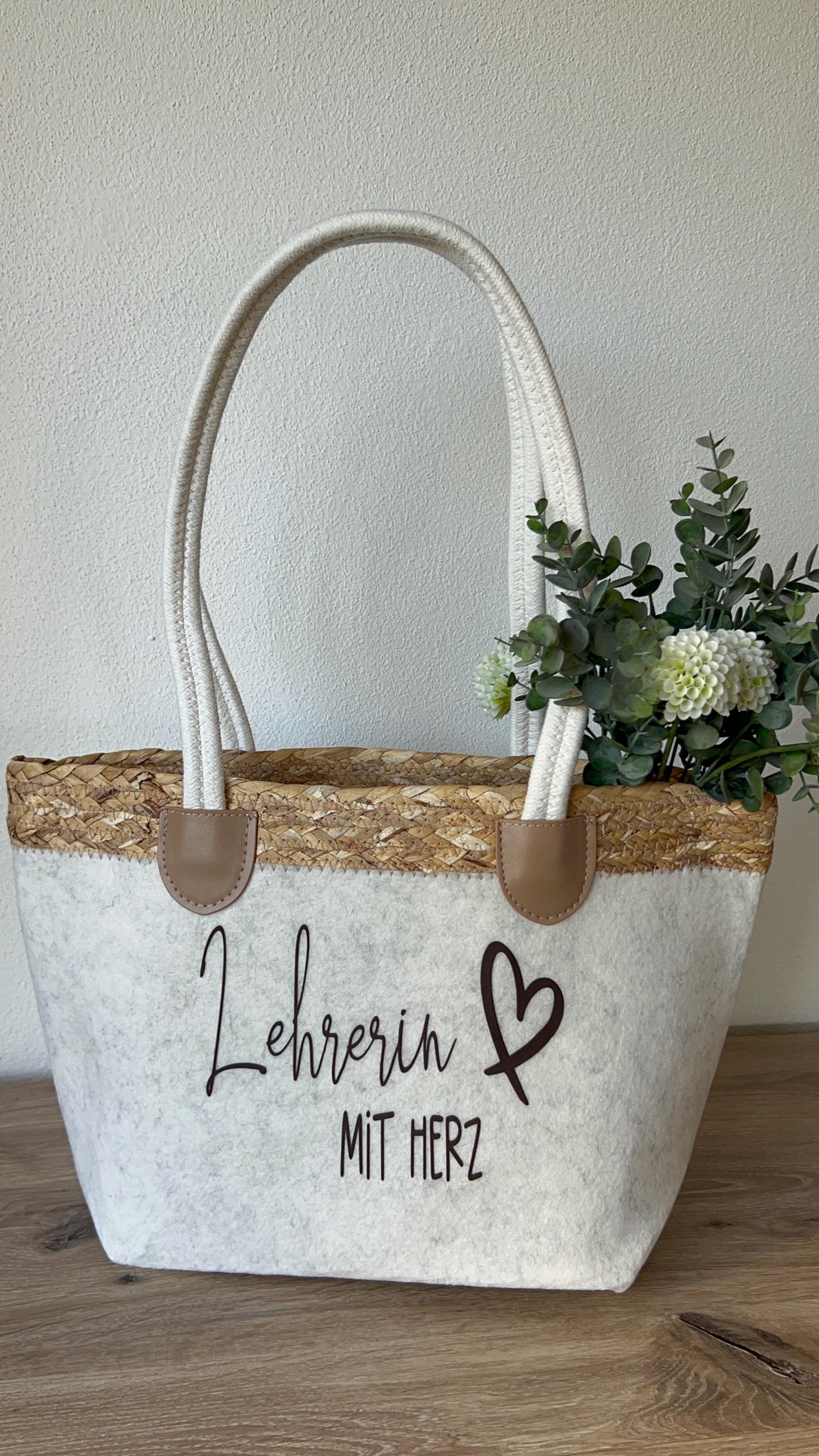 Filztasche,  mit gewebtem Rand,Shopper, Umhängetasche, Geschenkidee, Erzieherin mit Herz, Nachbarin mit Herz, Oma, Lieblingskollegin