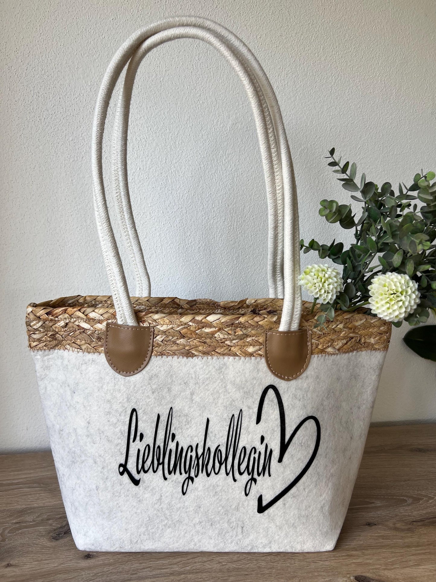 Filztasche,  mit gewebtem Rand,Shopper, Umhängetasche, Geschenkidee, Erzieherin mit Herz, Nachbarin mit Herz, Oma, Lieblingskollegin