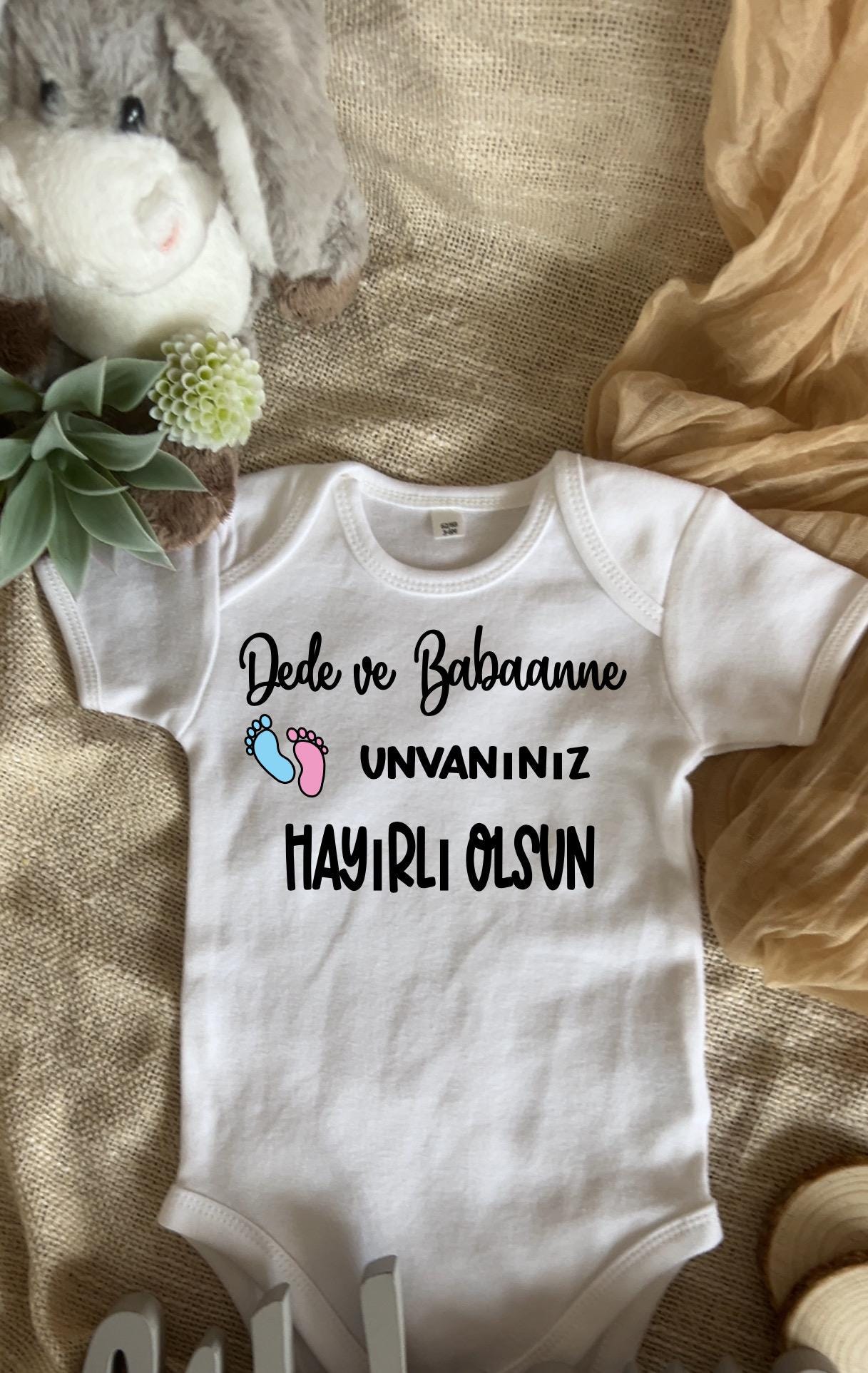Personalisierter Baby Body  Dede ve Babaanne/Anneanne unvanınız hayırlı olsun“  Überraschung für werdende Großeltern
