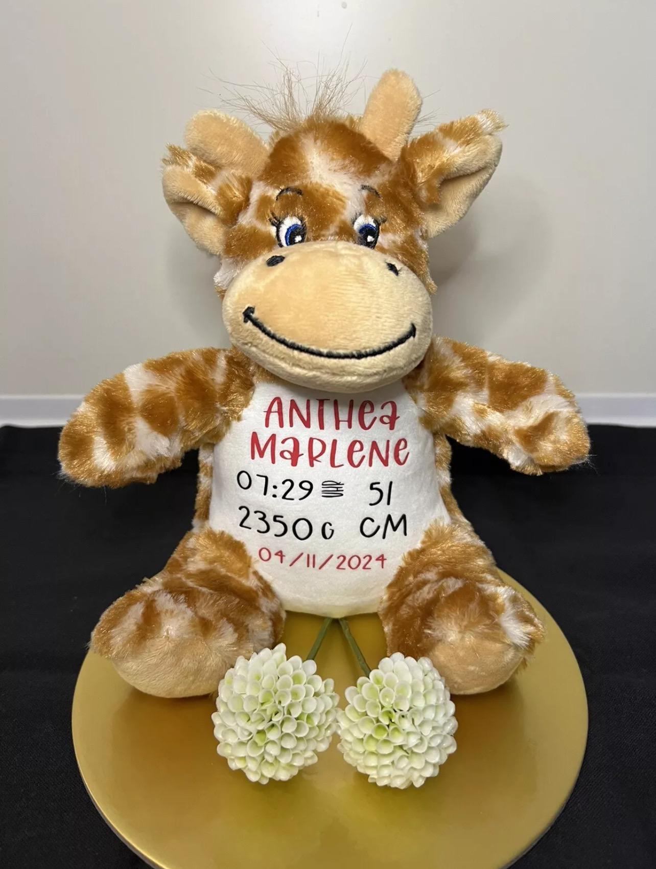 Personalisiertes Kuscheltier  Teddy, Giraffe oder Löwe  mit Geburtsdatum | Baby Geschenk, Geburt, Taufe, Erinnerung