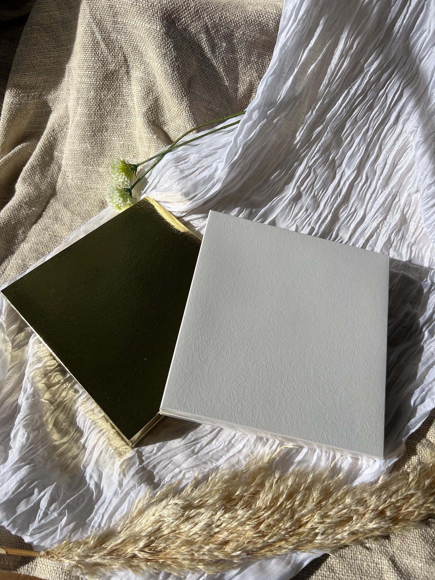 Schokobox personalisiert mit Ihrem Wunschdatum und Namen, Kuran okuyor,  Verlobung oder Hochzeit, Pralinenschachtel, Gastgeschenk