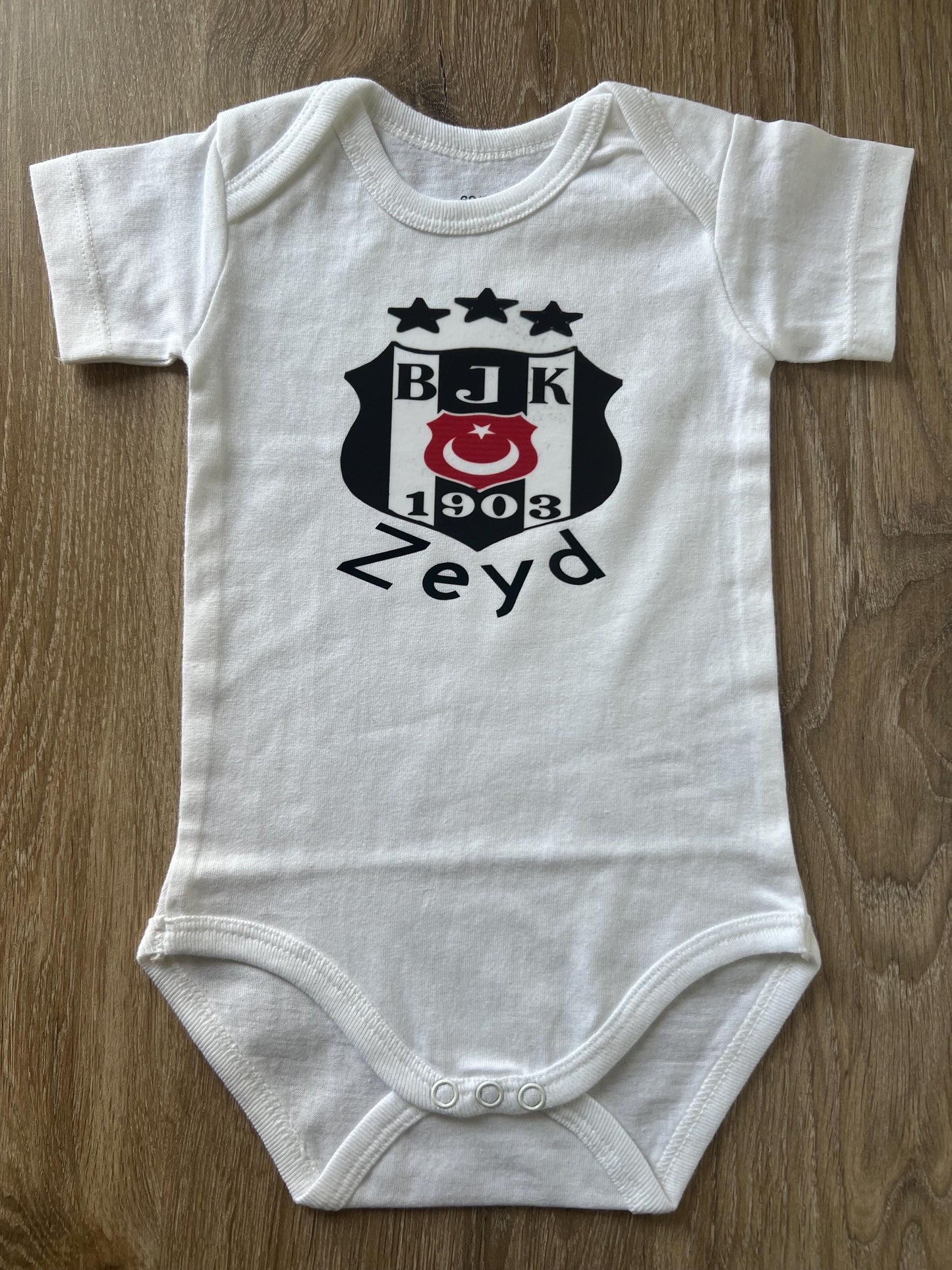 Beşiktaş Baby Body Personalisiert - Wunschname, perfektes Geschenk für die neuen Fans