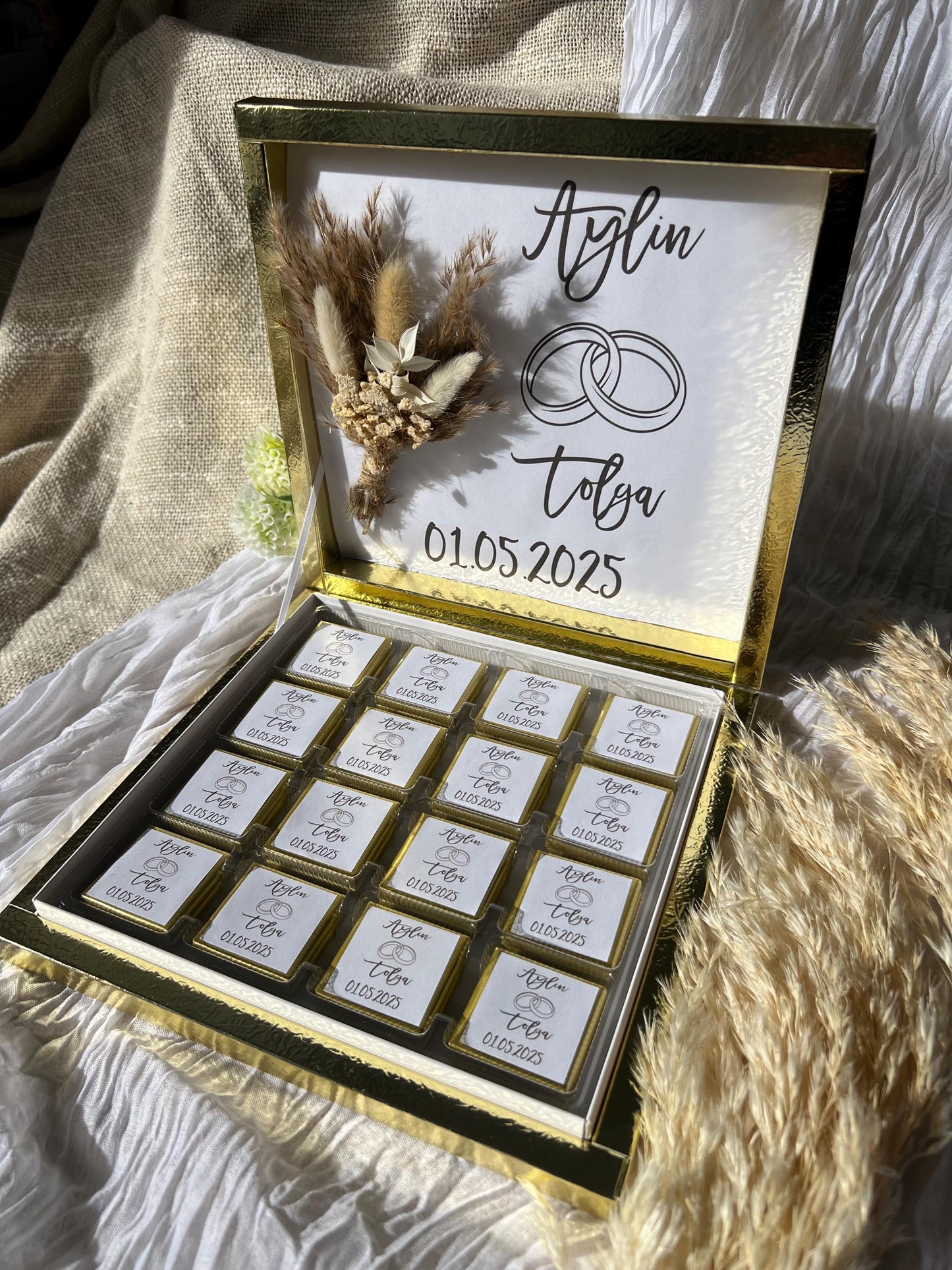 Schokobox personalisiert mit Ihrem Wunschdatum und Namen, Kuran okuyor,  Verlobung oder Hochzeit, Pralinenschachtel, Gastgeschenk