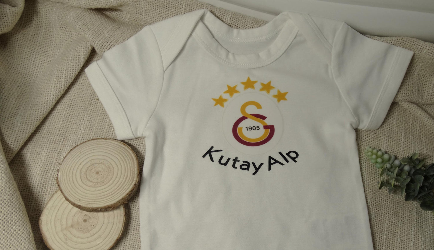 Galatasaray Baby Body Personalisiert - Wunschname, perfektes Geschenk für die neuen Fans