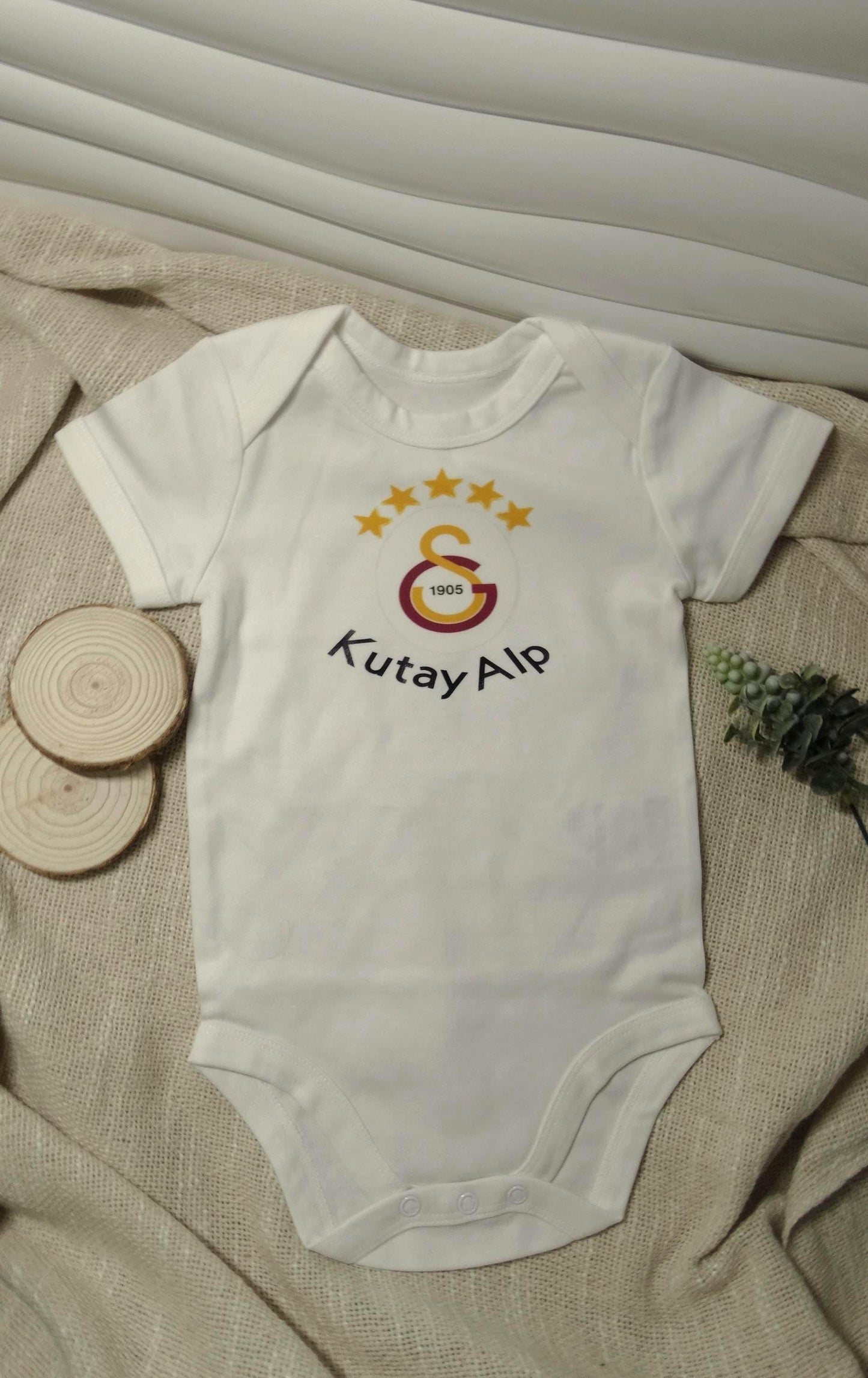 Galatasaray Baby Body Personalisiert - Wunschname, perfektes Geschenk für die neuen Fans