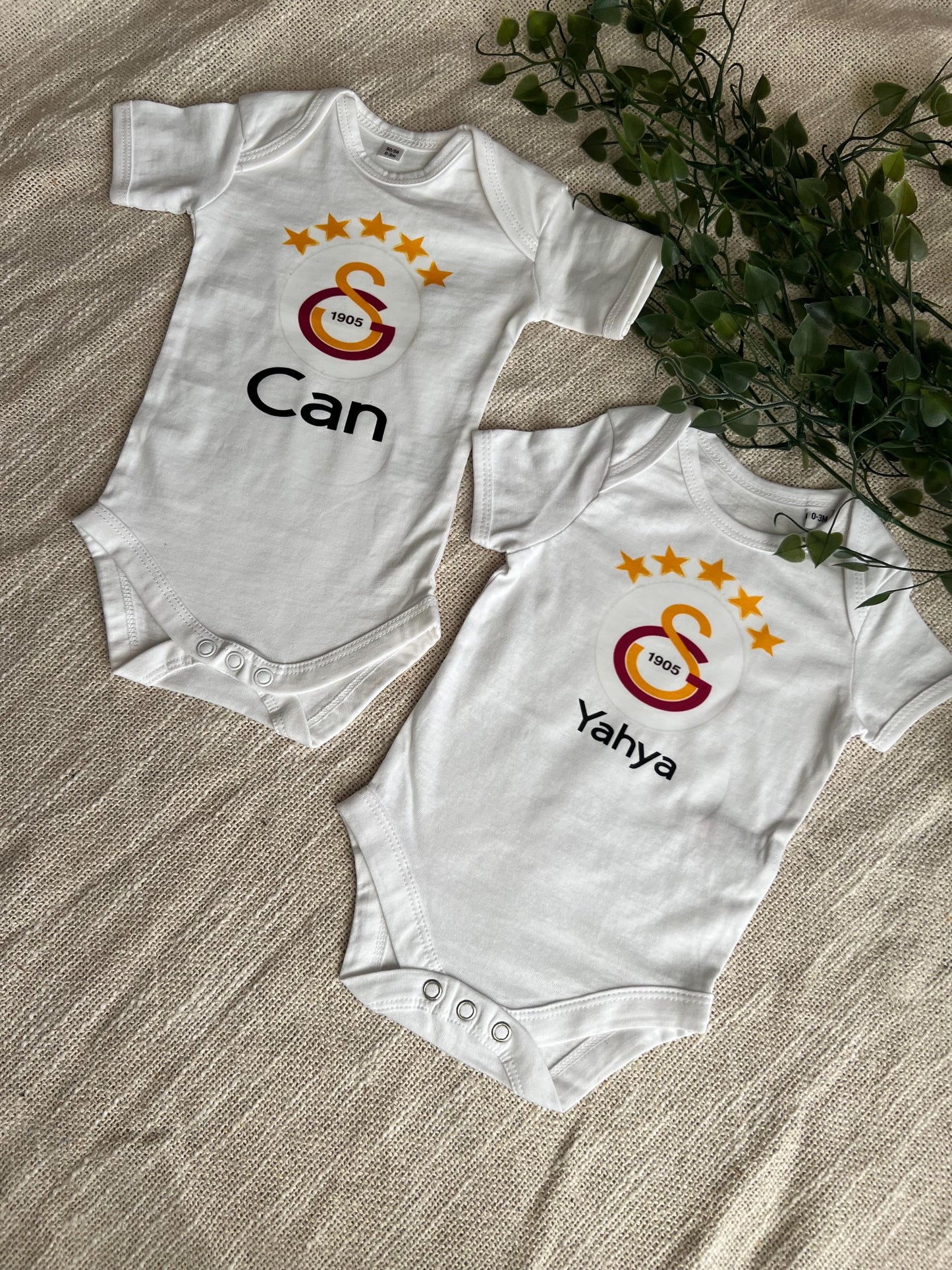 Galatasaray Baby Body Personalisiert - Wunschname, perfektes Geschenk für die neuen Fans