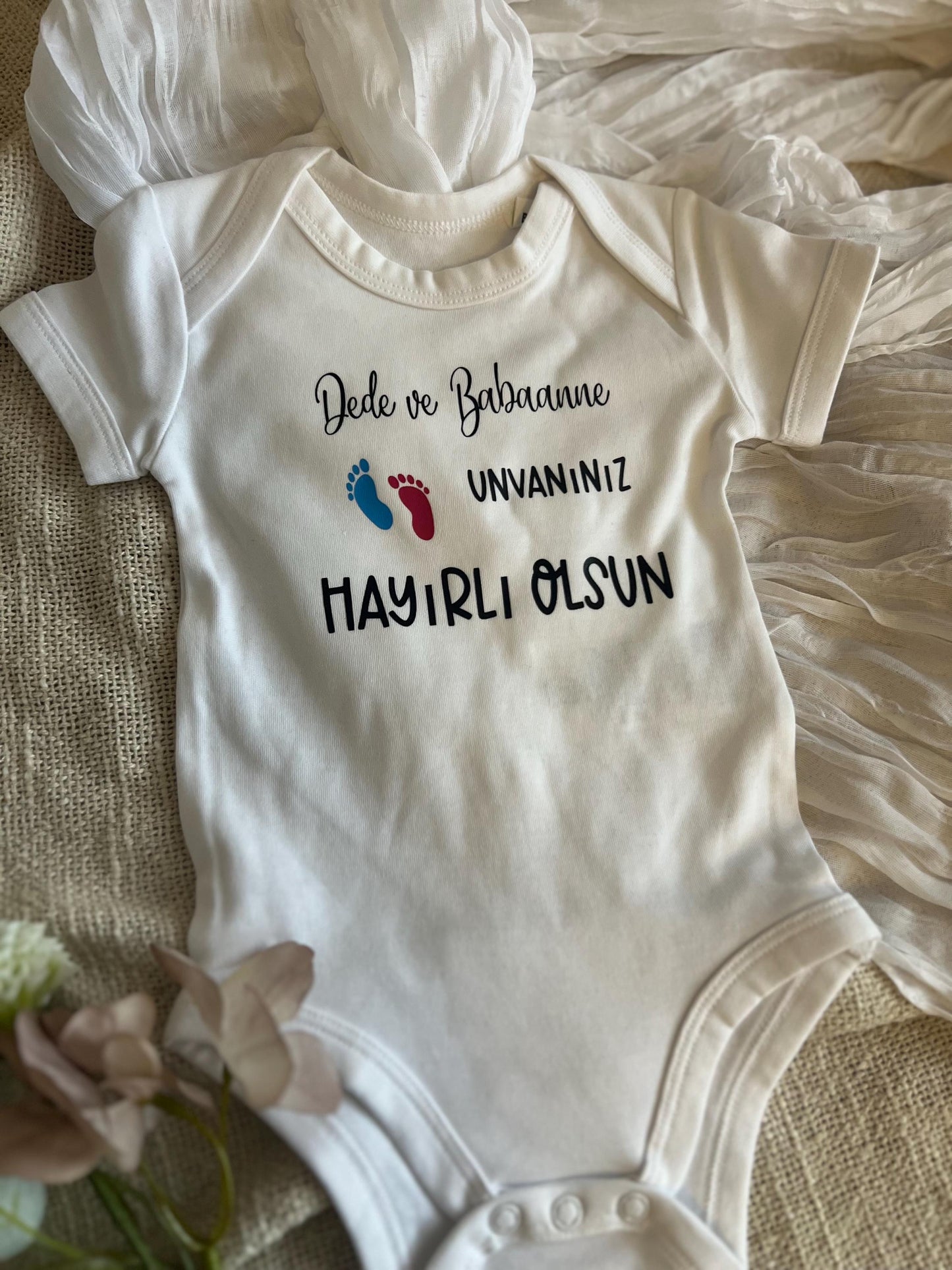 Personalisierter Baby Body  Dede ve Babaanne/Anneanne unvanınız hayırlı olsun“  Überraschung für werdende Großeltern