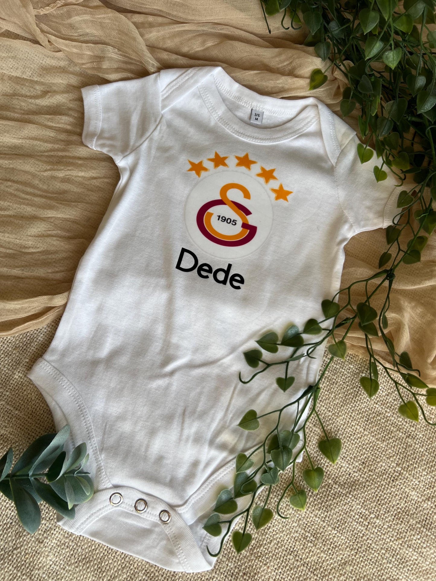 Galatasaray Baby Body Personalisiert - Wunschname, perfektes Geschenk für die neuen Fans