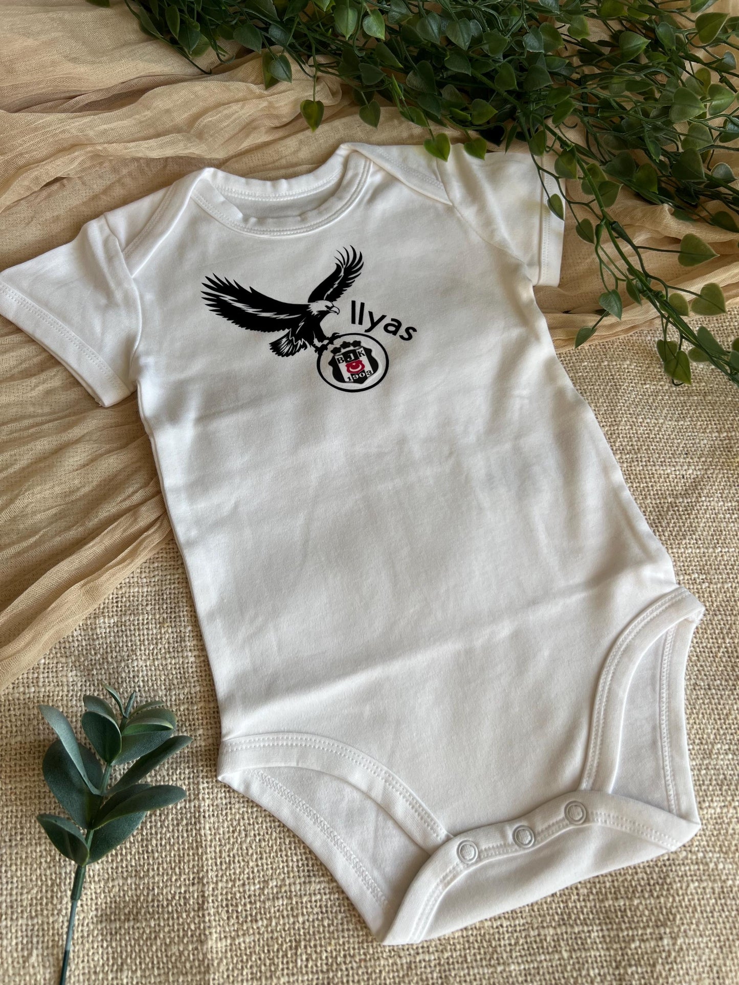 Beşiktaş Baby Body Personalisiert - Wunschname, perfektes Geschenk für die neuen Fans