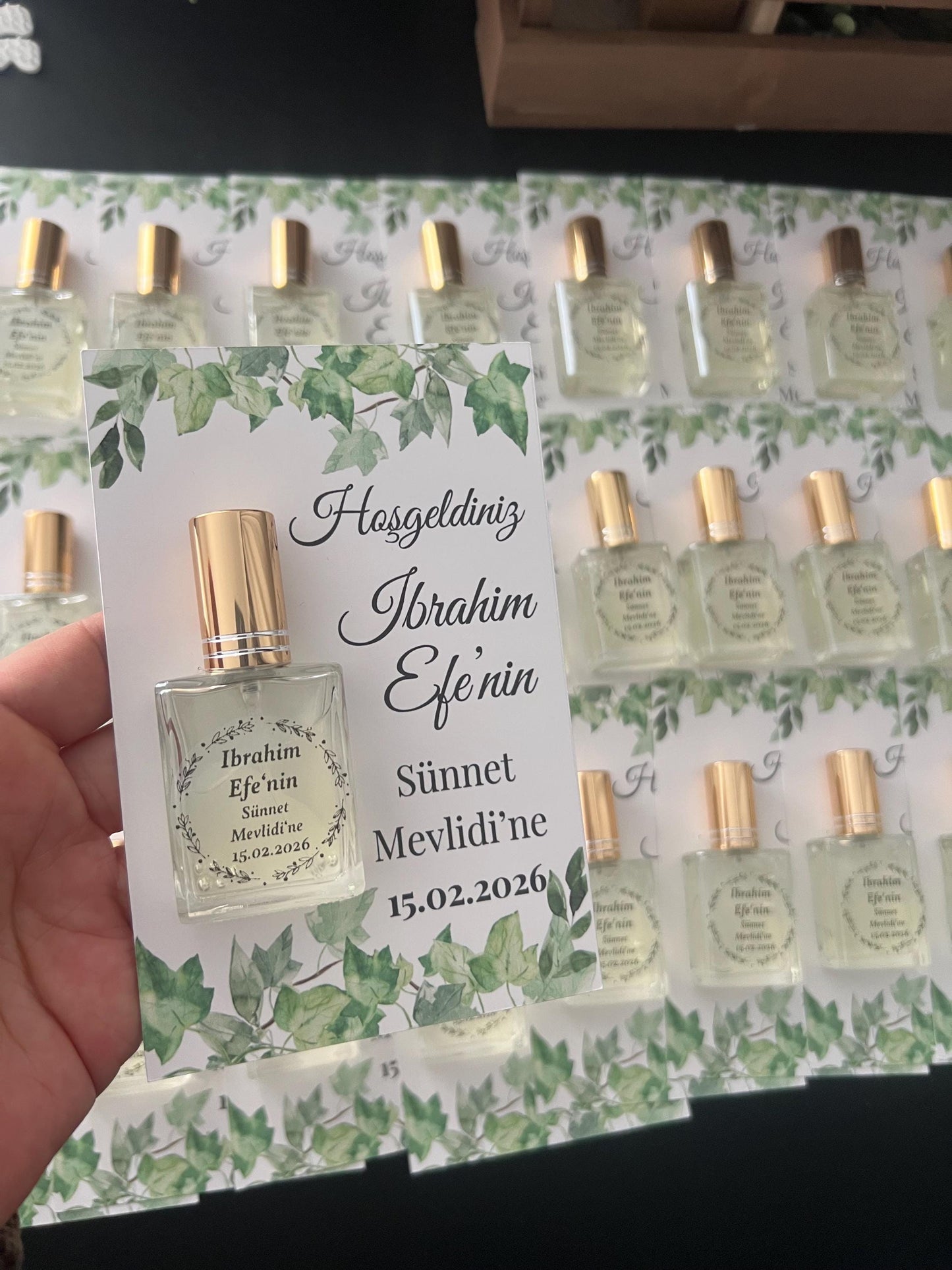 Personalisierte Mevlüt Karte, Gastgeschenk mit Kolonya Sprühflasche, Mevlüt Hediye, Tischkarte, Baby, Sünnet, Nişan, Bebek Geschenk