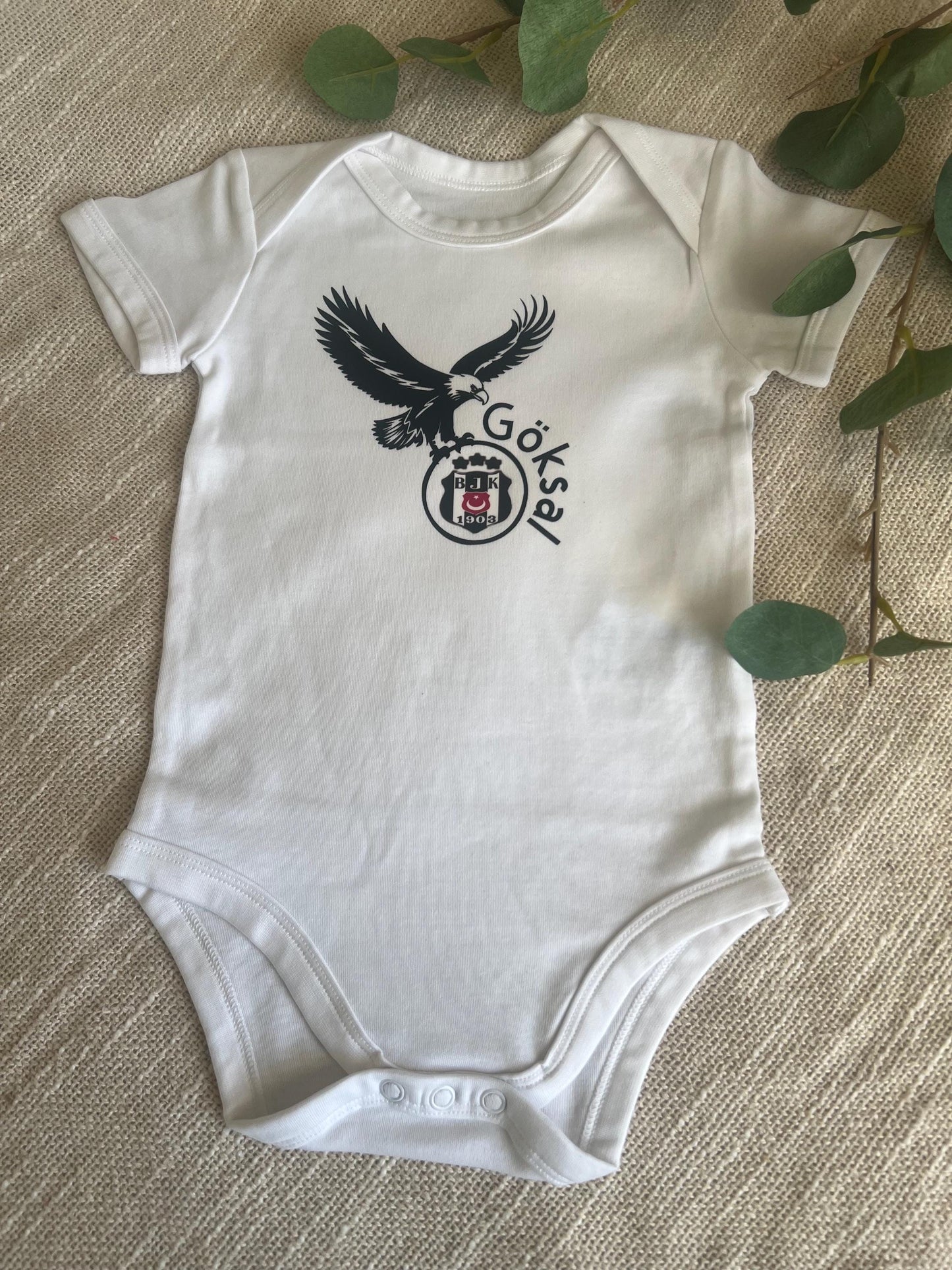 Beşiktaş Baby Body Personalisiert - Wunschname, perfektes Geschenk für die neuen Fans