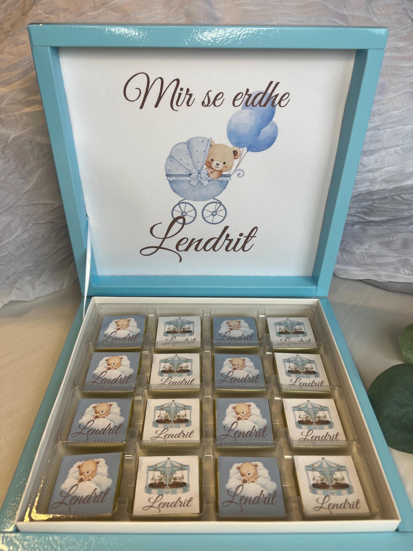 Personalisierte Schokobox zur Geburt Junge | Baby Geschenk | Willkommensgeschenk mit Name | Baby Schokolade, Schokotaler, Geschenk