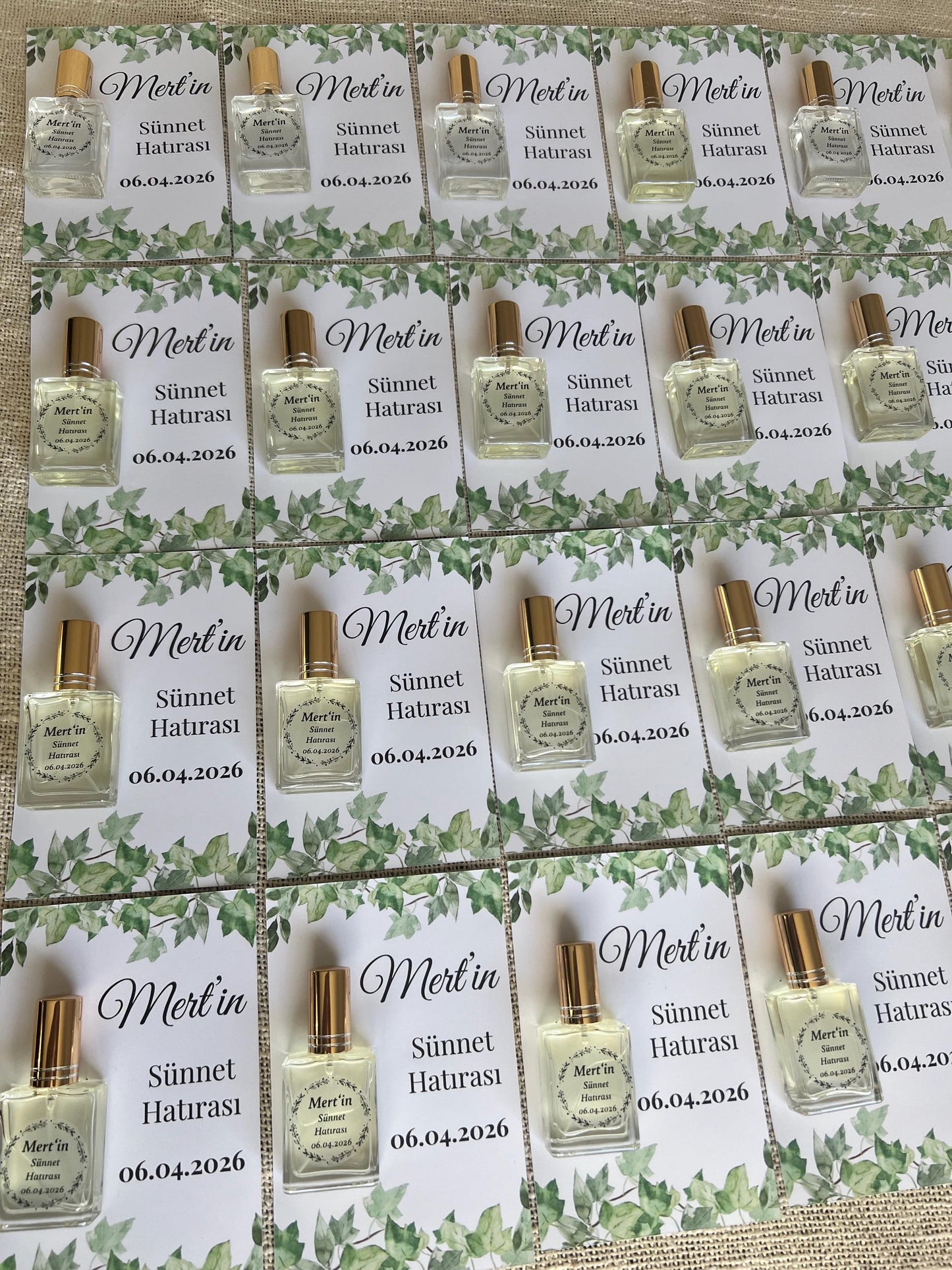Personalisierte Mevlüt Karte, Gastgeschenk mit Kolonya Sprühflasche, Mevlüt Hediye, Tischkarte, Baby, Sünnet, Nişan, Bebek Geschenk