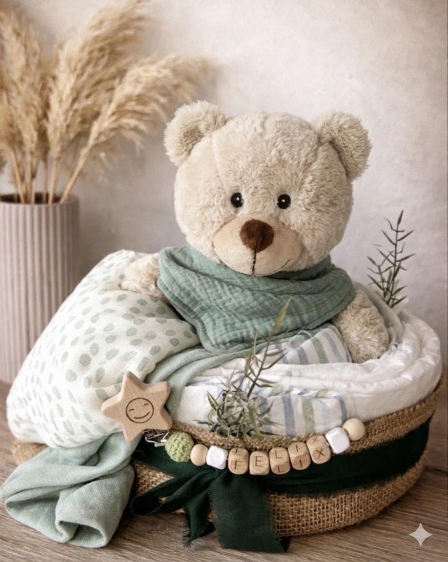 Windeltorte, personalisiert mit Namen  Babygeschenk Geburt, Taufe/ Babyshower-  Teddybär, Giraffe, Löwe, mit Schnullerkette und Babysocken
