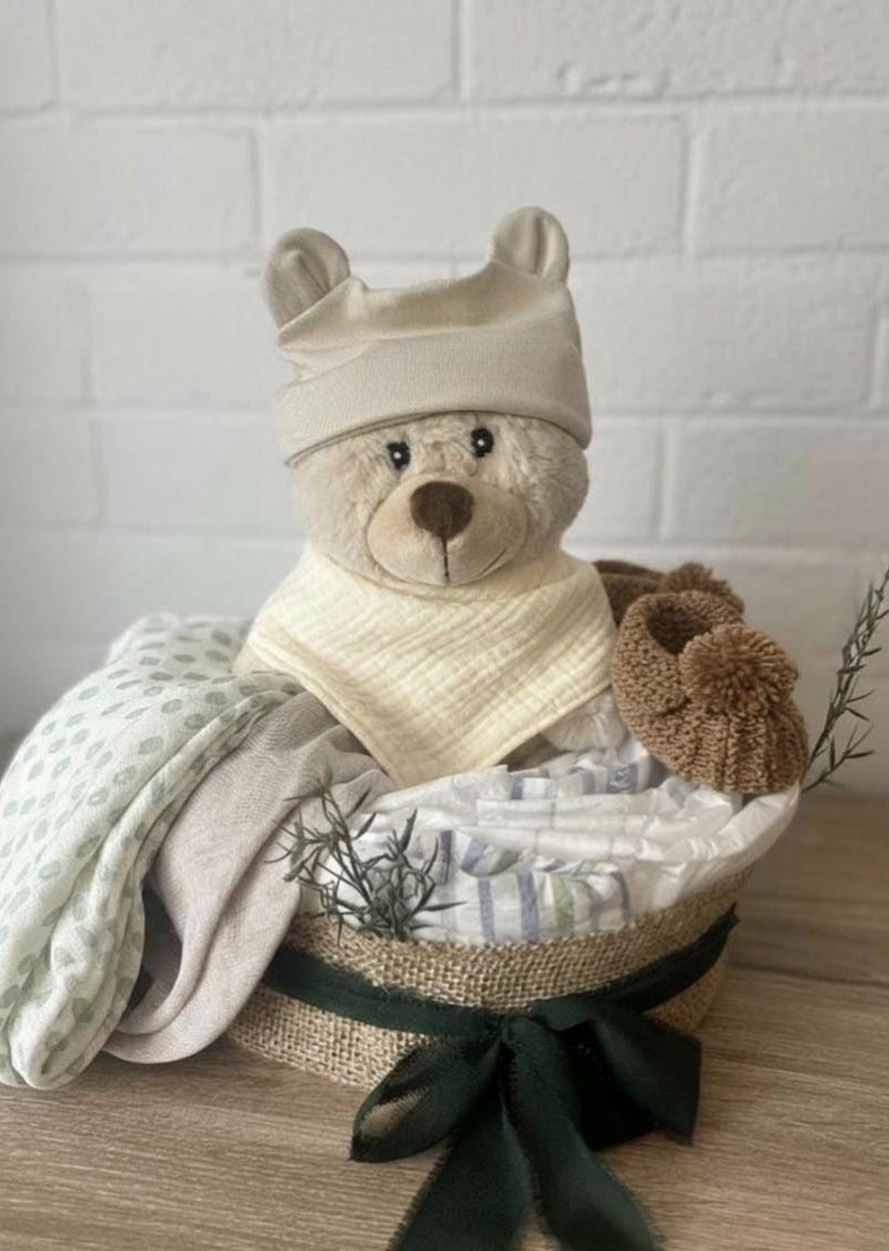 Windeltorte, personalisiert mit Namen  Babygeschenk Geburt, Taufe/ Babyshower-  Teddybär, Giraffe, Löwe, mit Schnullerkette und Babysocken