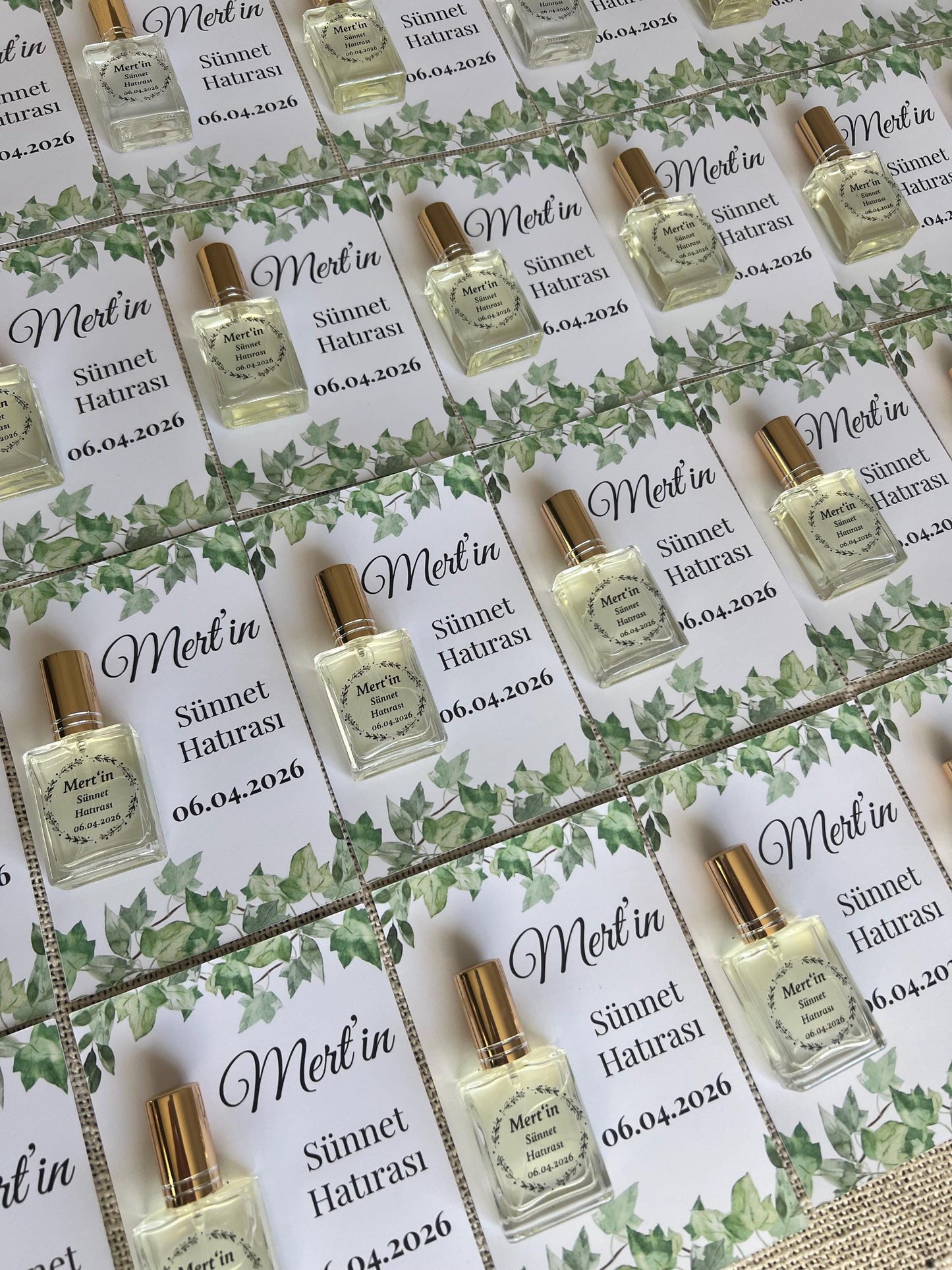 Personalisierte Mevlüt Karte, Gastgeschenk mit Kolonya Sprühflasche, Mevlüt Hediye, Tischkarte, Baby, Sünnet, Nişan, Bebek Geschenk