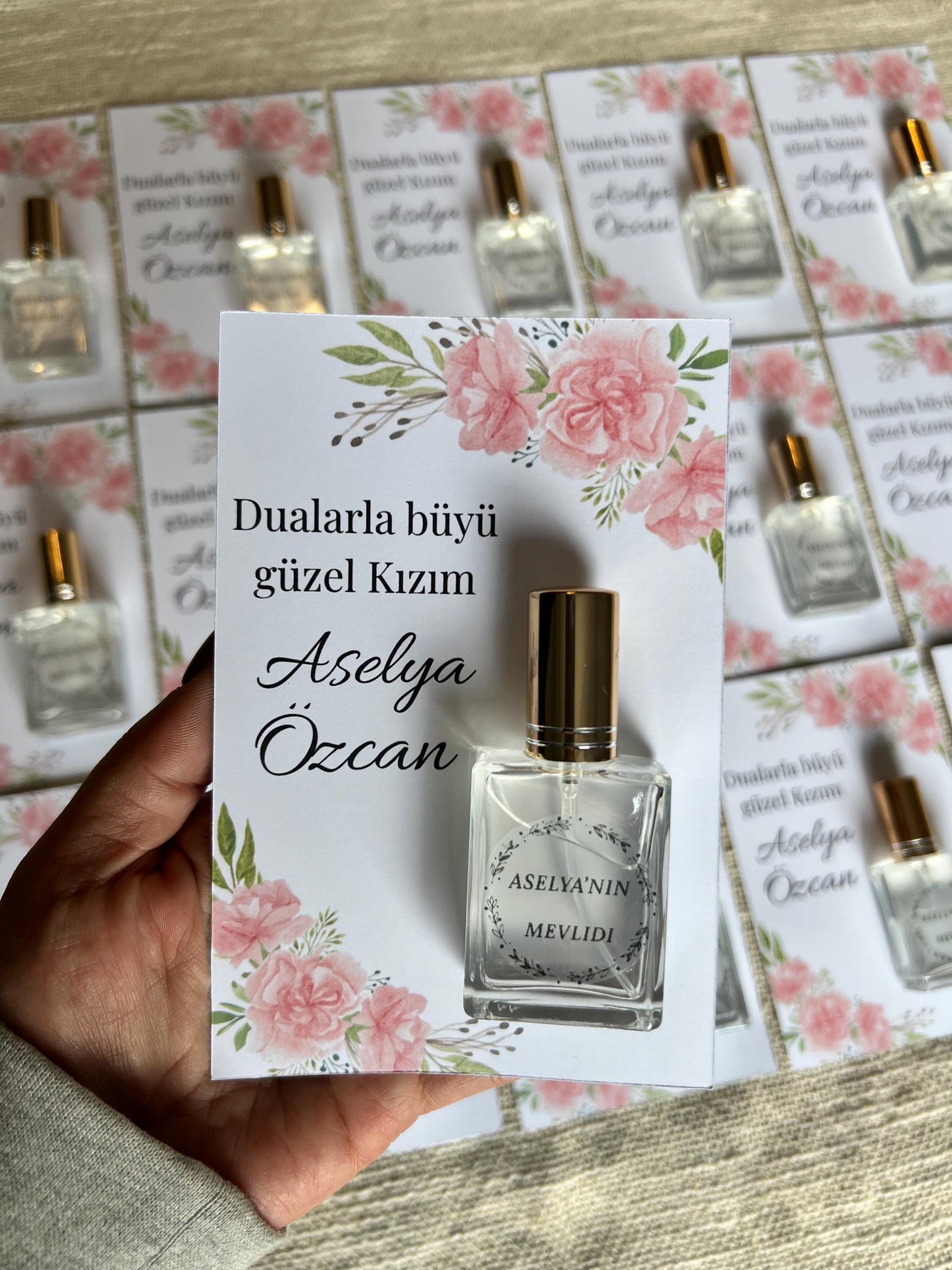 Personalisierte Mevlüt Karte, Gastgeschenk Karte mit Kolonya Sprühflasche, Mevlüt Hediye, Tischkarte, Baby, Sünnet, Nişan, Bebek Geschenk