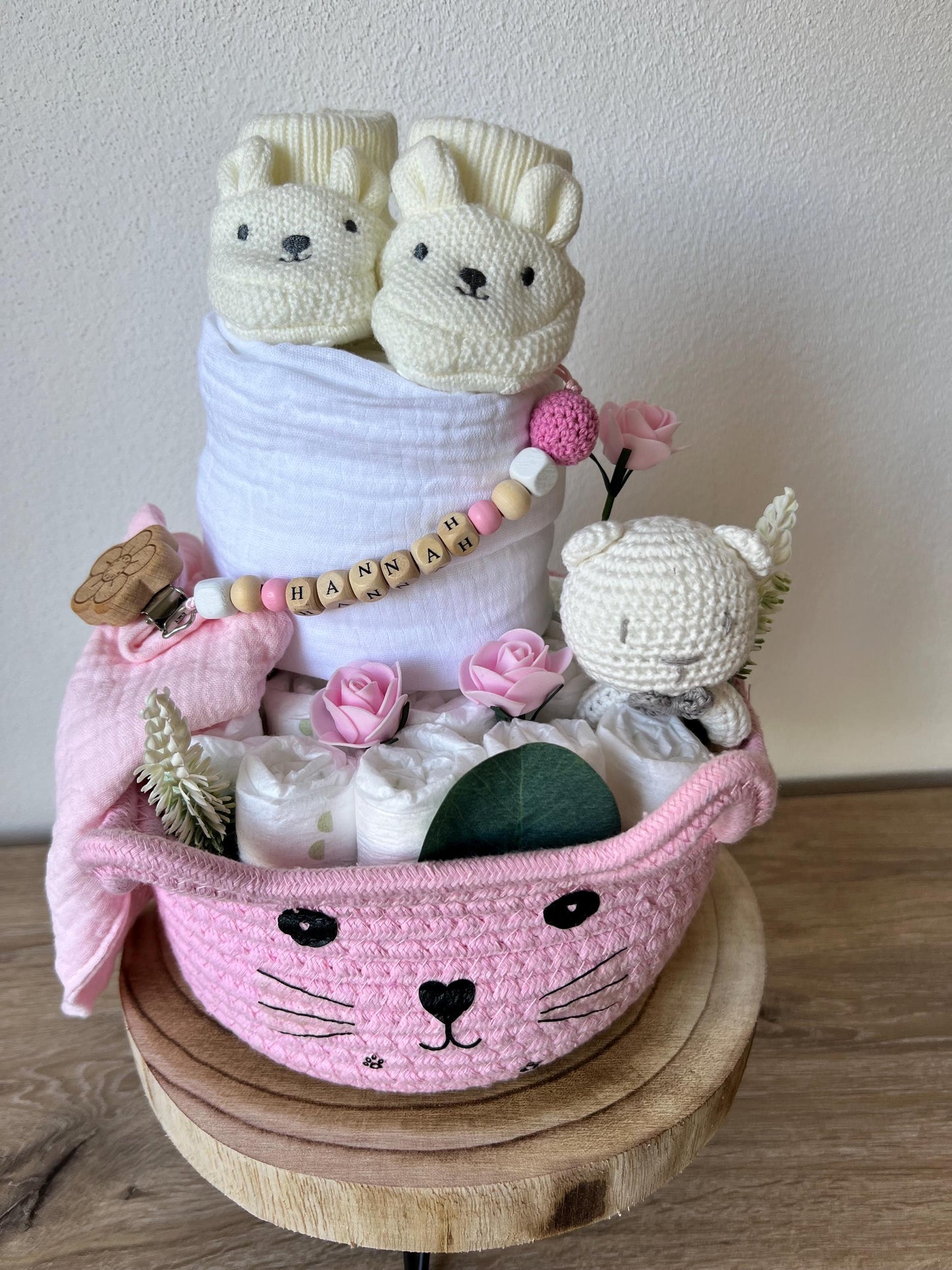 Windeltorte personalisiert, Baby Geschenkset mit Schnullerkette/Aufbewahrungskorb/Musselinhalstuch/Häkelrassel und Mulltuch