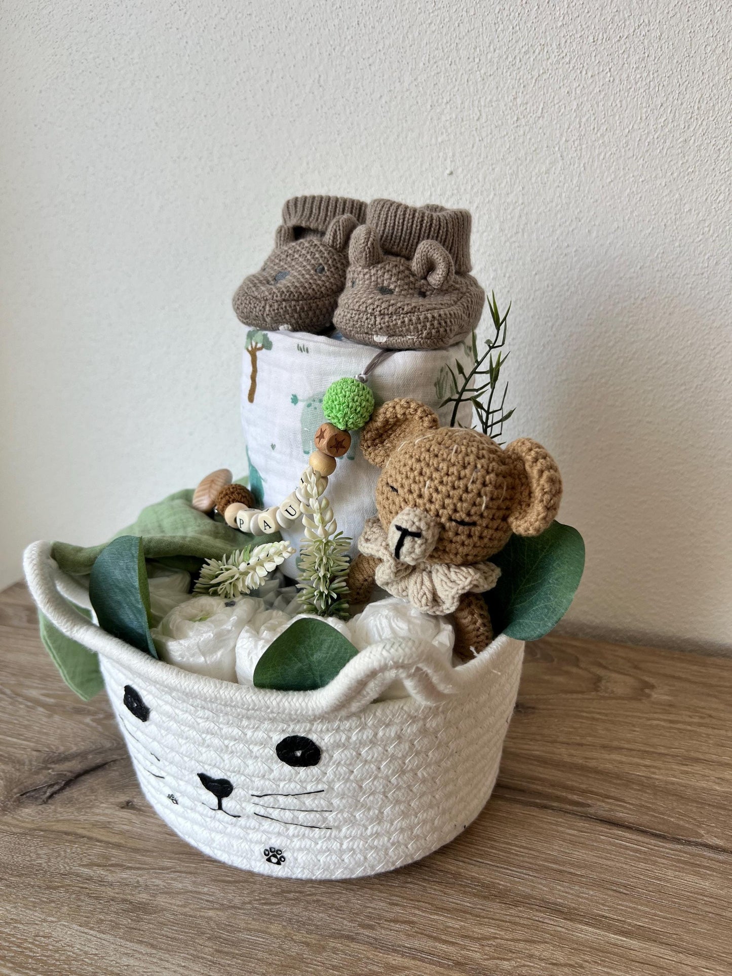 Windeltorte personalisiert, Baby Geschenkset mit Schnullerkette/Aufbewahrungskorb/Musselinhalstuch/Häkelrassel und Mulltuch