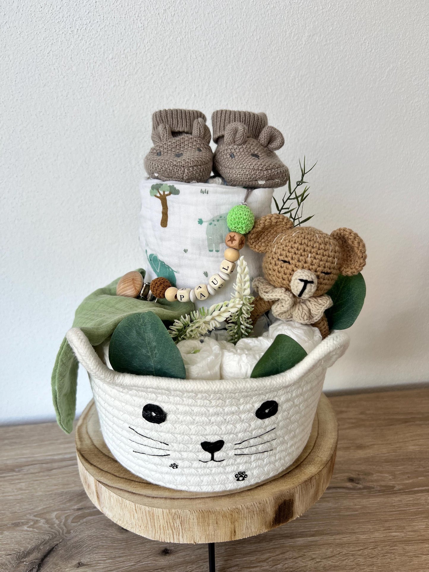 Windeltorte personalisiert, Baby Geschenkset mit Schnullerkette/Aufbewahrungskorb/Musselinhalstuch/Häkelrassel und Mulltuch