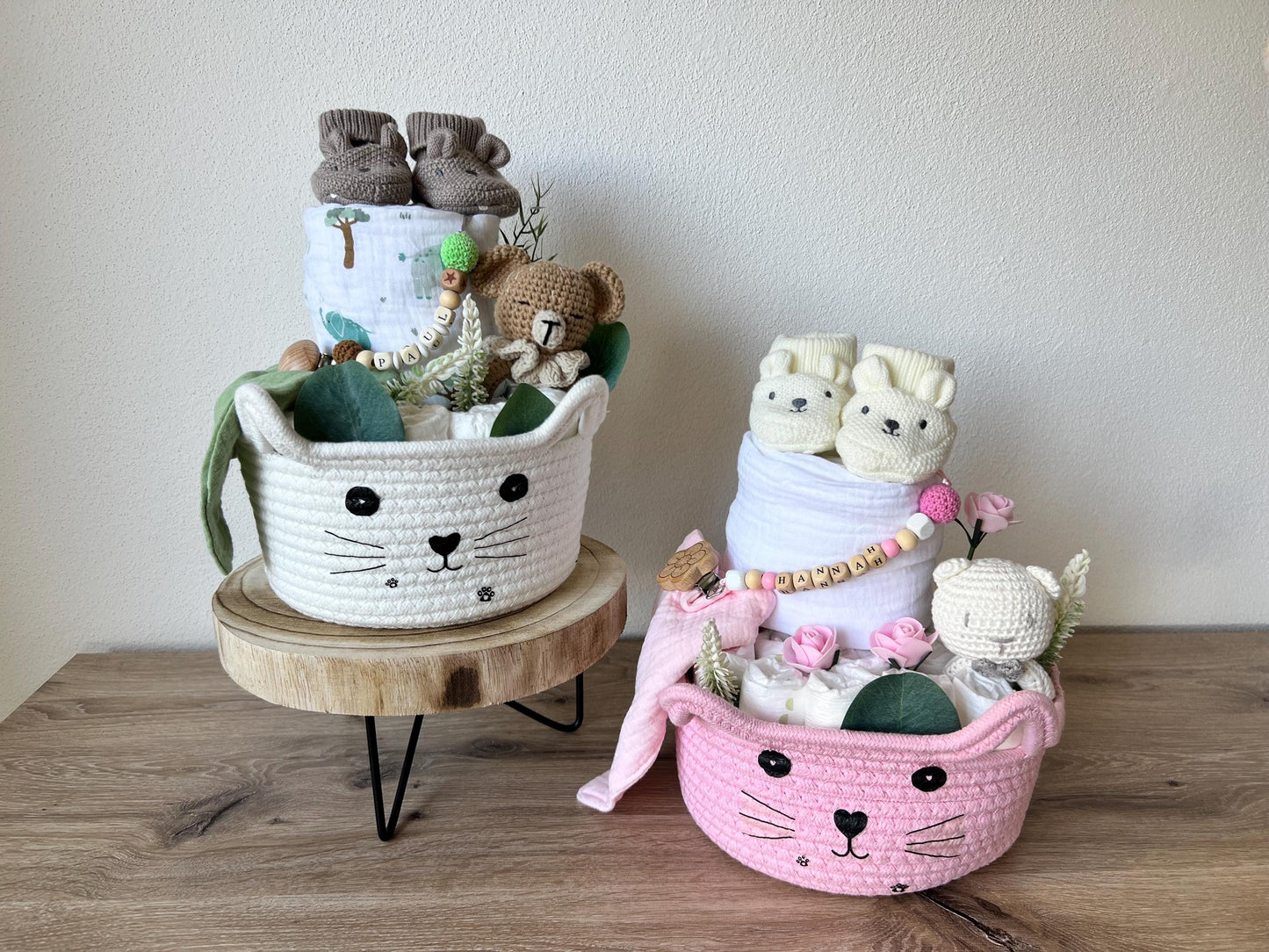 Windeltorte personalisiert, Baby Geschenkset mit Schnullerkette/Aufbewahrungskorb/Musselinhalstuch/Häkelrassel und Mulltuch