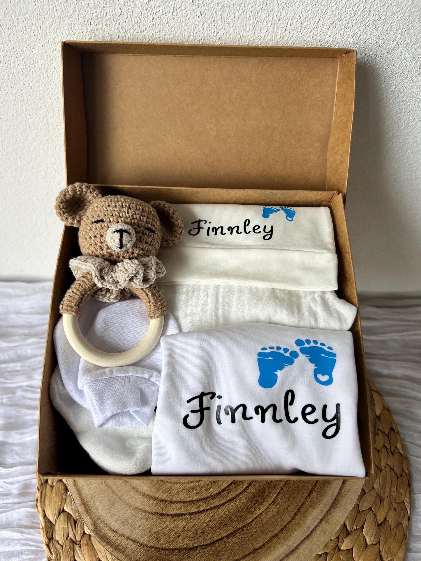 Personalisierte Baby Geschenkbox zur Geburt  hochwertiges Neugeborenen Set mit Namen, sofort bereit zum Verschenken