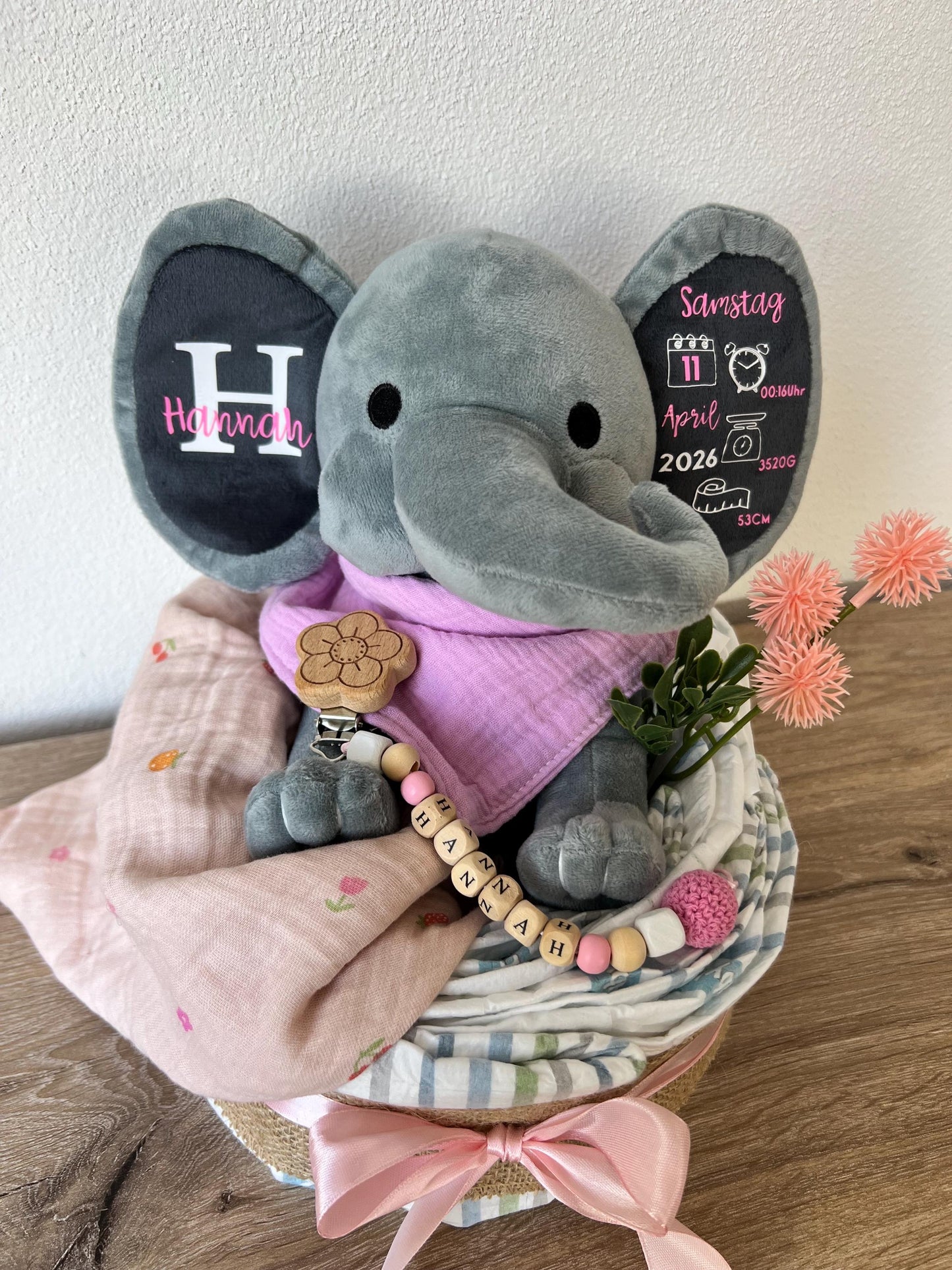 Windeltorte, personalisiert mit Namen  Babygeschenk Geburt & Taufe- Elefant mit Geburtsdsten,Schnullerkette und gestrickte Babysocken