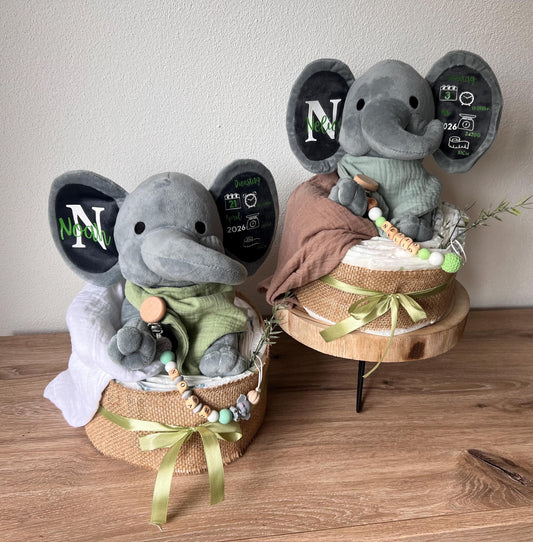 Windeltorte, personalisiert mit Namen  Babygeschenk Geburt & Taufe- Elefant mit Geburtsdsten,Schnullerkette und gestrickte Babysocken