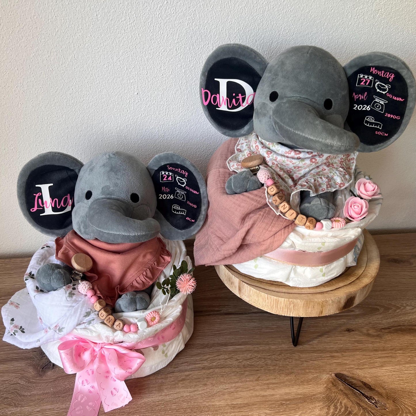 Windeltorte, personalisiert mit Namen  Babygeschenk Geburt & Taufe- Elefant mit Geburtsdsten,Schnullerkette und gestrickte Babysocken