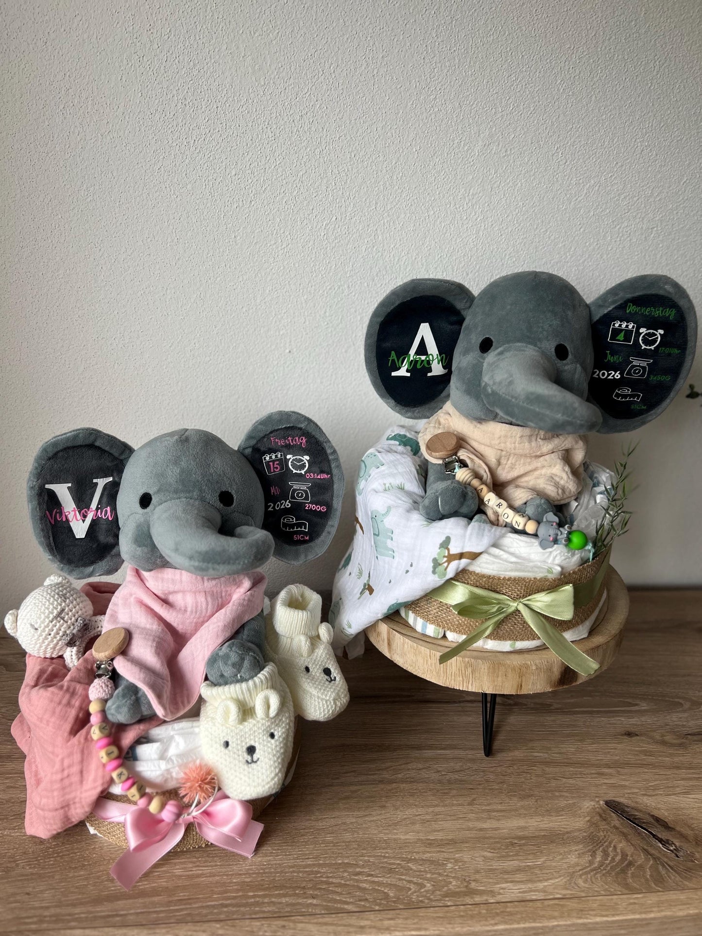 Windeltorte, personalisiert mit Namen  Babygeschenk Geburt & Taufe- Elefant mit Geburtsdsten,Schnullerkette und gestrickte Babysocken