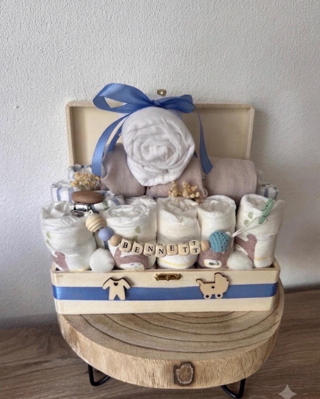 Windeltorte, Baby Geschenkset zur Geburt, Personalisierte Schnullerkette, Musselinhalstuch und Spucktuch