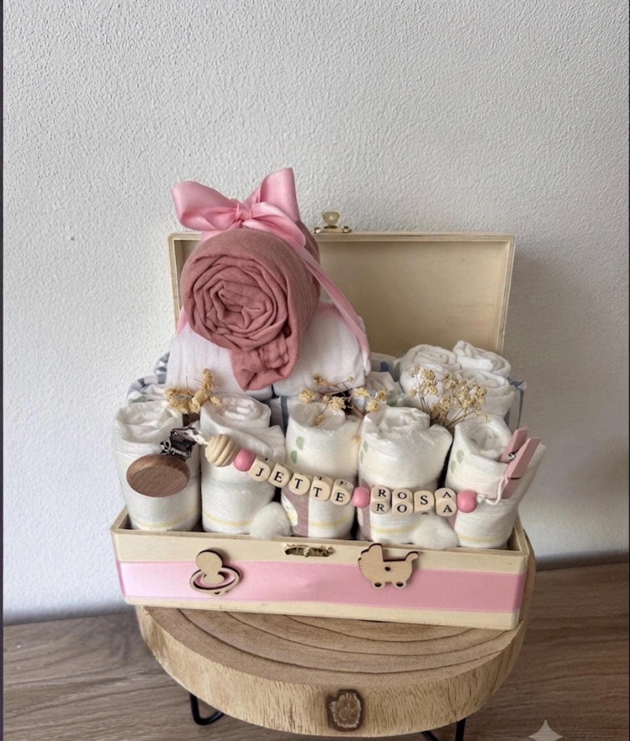 Windeltorte, Baby Geschenkset zur Geburt, Personalisierte Schnullerkette, Musselinhalstuch und Spucktuch