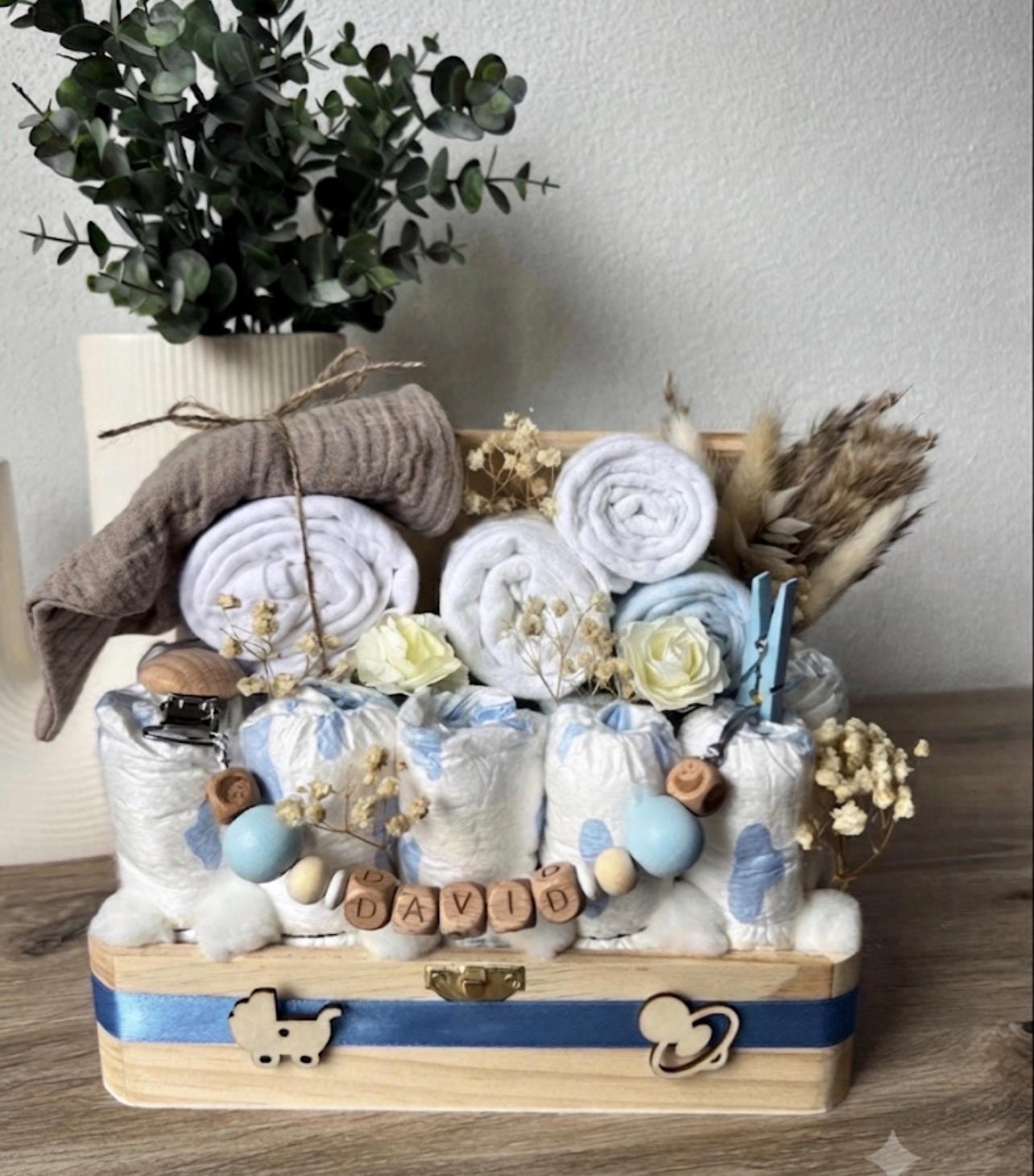 Windeltorte, Baby Geschenkset zur Geburt, Personalisierte Schnullerkette, Musselinhalstuch und Spucktuch