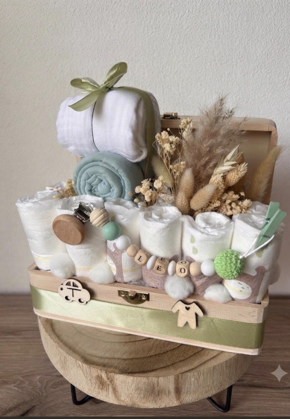 Windeltorte, Baby Geschenkset zur Geburt, Personalisierte Schnullerkette, Musselinhalstuch und Spucktuch