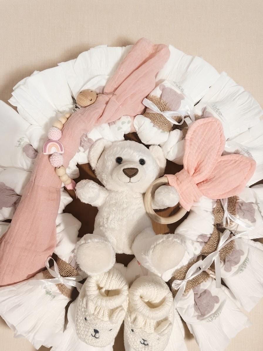 Windeltorte rosa, Windelkranz mit Teddy, Spucktuch, Schnullerbox, Schnullerkette und Schühchen, Geschenk zur Geburt